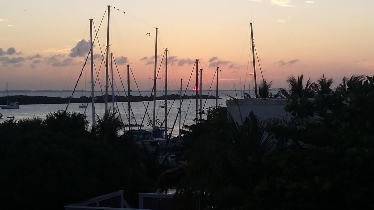 Marina Paraiso Isla Mujeres Hotel Luaran gambar